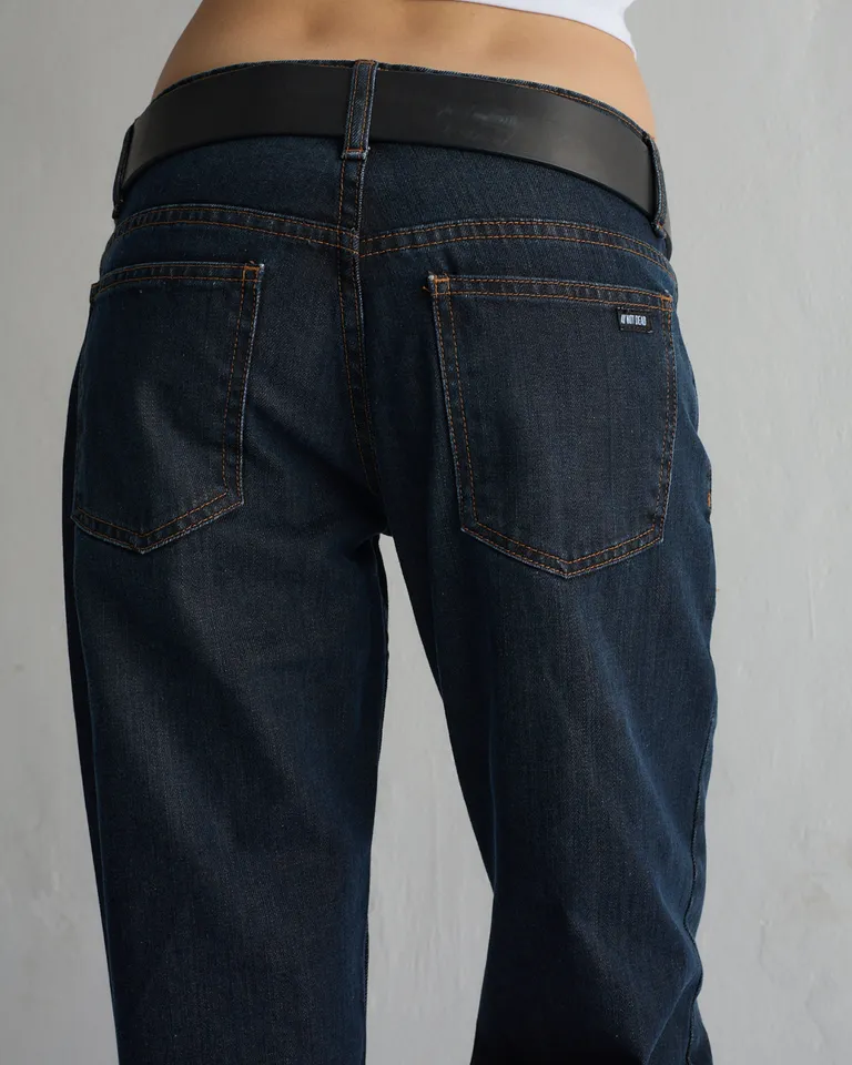 Pantalón de corte recto en denim azul oscuro de tiro bajo de Ay Not Dead en Pantalones para argentina