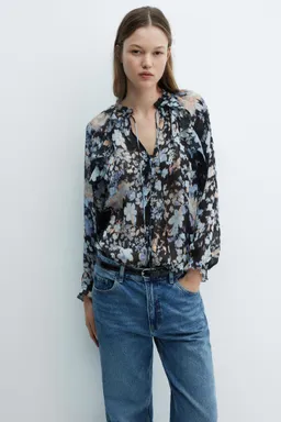Blusa fluida floral de Mango en Blusas para argentina