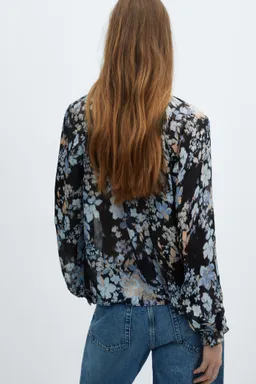 Blusa fluida floral de Mango en Blusas para argentina