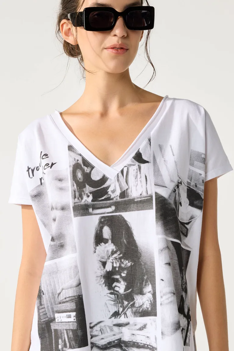 Remera blanca de algodón con estampado gráfico y aberturas laterales de Cuesta Blanca en Remeras para argentina
