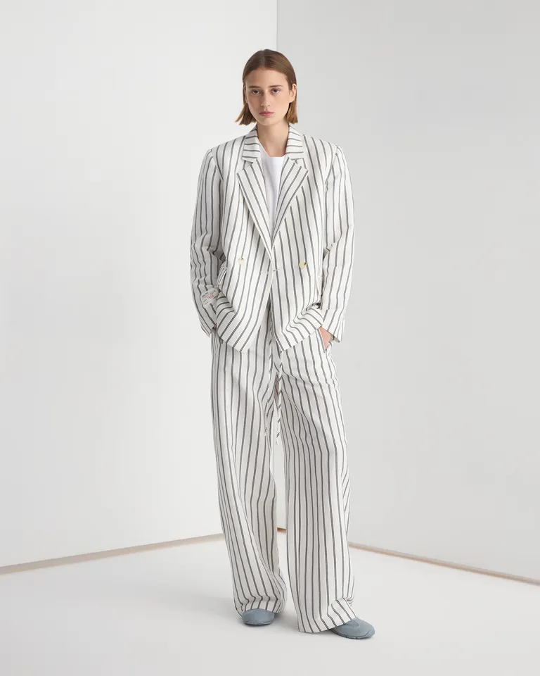 Pantalón ancho y versátil en lino con rayas sutiles, corte holgado y silueta contemporánea de Prüne en Pantalones para argentina