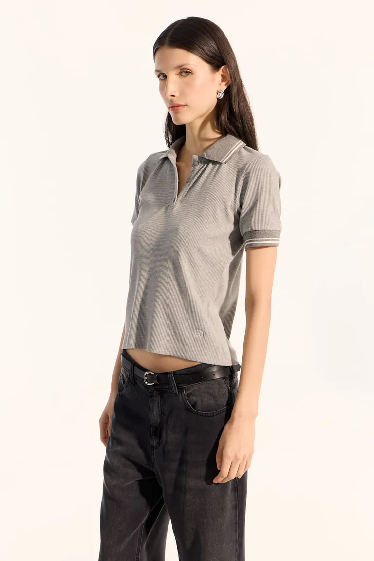 Remera polito de calce regular y manga corta con detalles tejidos de Portsaid en Remeras para argentina