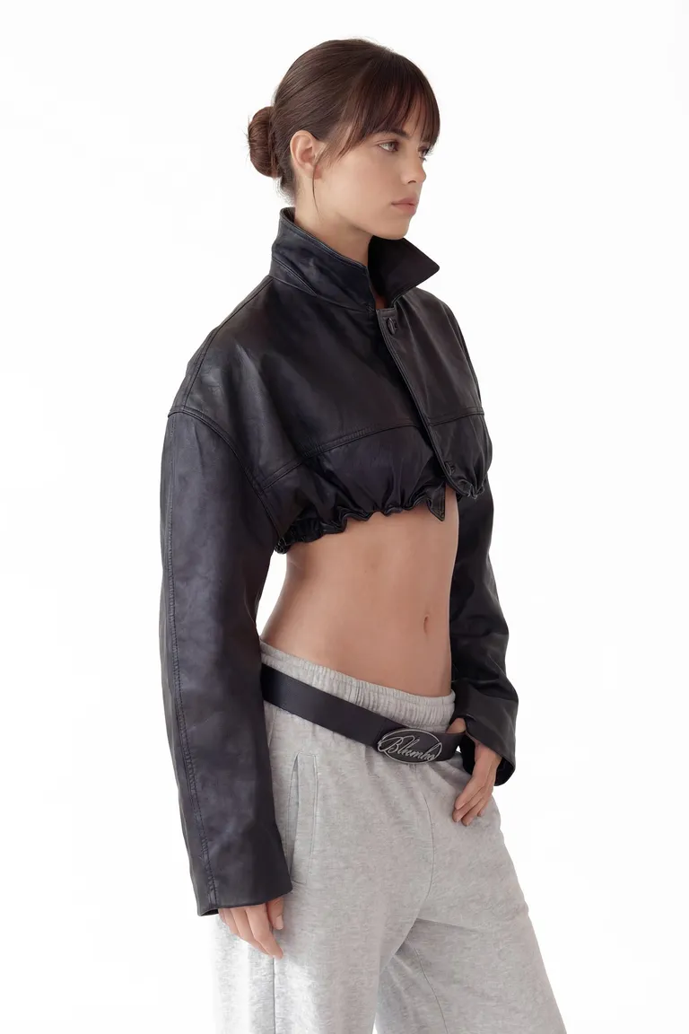 Campera corta con cuello camisero y ajuste fruncido en el bajo de Black Mamba en Chaquetas para argentina