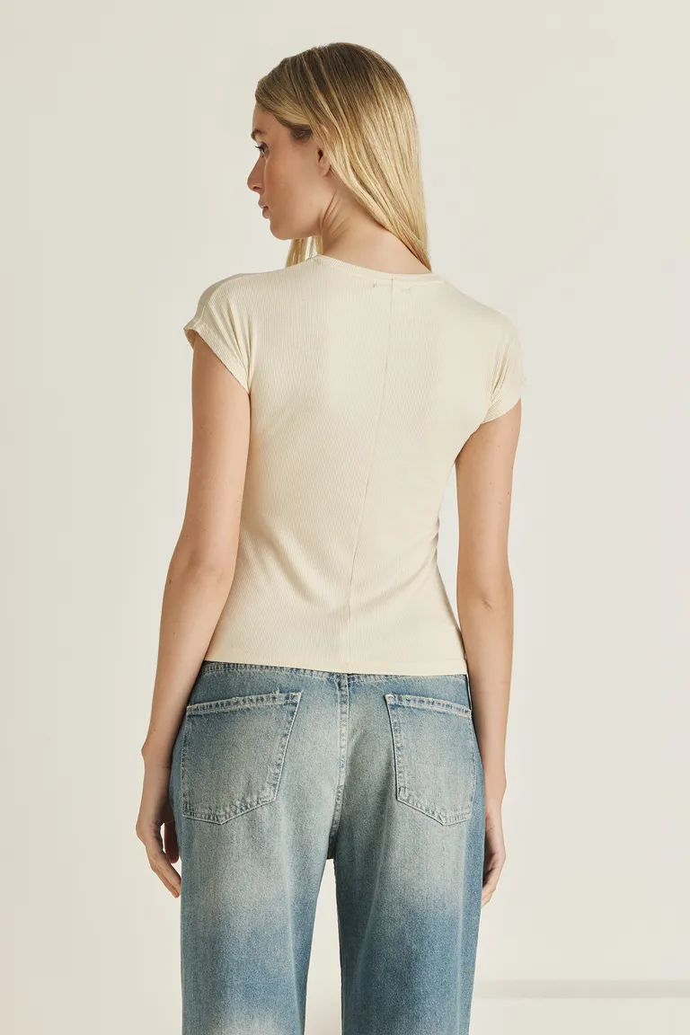 Remera de punto sencilla y versátil en color beige para mujer de Tucci en Remeras para argentina