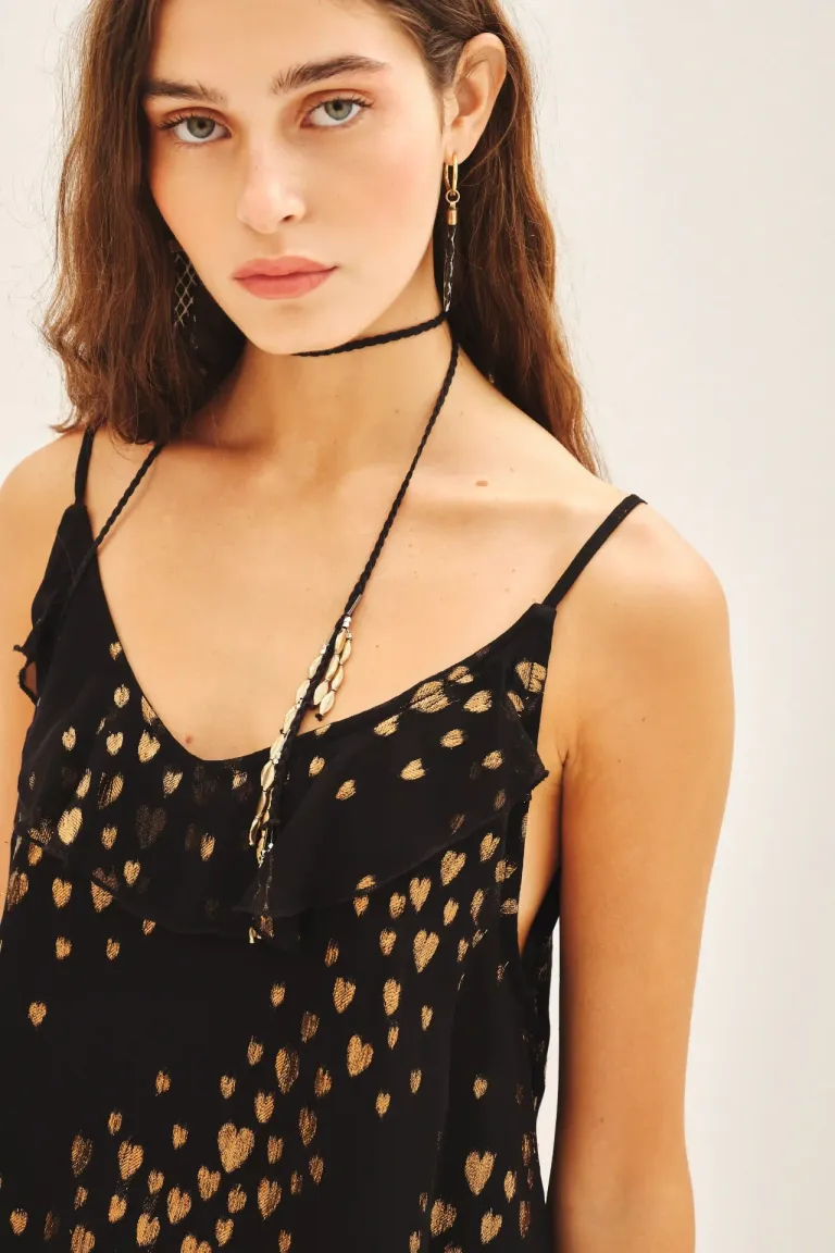 Top con escote en V y volados, confeccionado en viscosa con jacquard de lurex cobre y motivos de corazones de Rapsodia en Tops para argentina