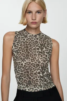 Top punto leopardo de Mango en Tops para argentina