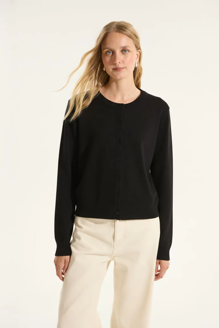 Cardigan lisboa: Elegancia atemporal y calidez en una prenda versátil para mujer de Portsaid en Buzos y Sweaters para argentina