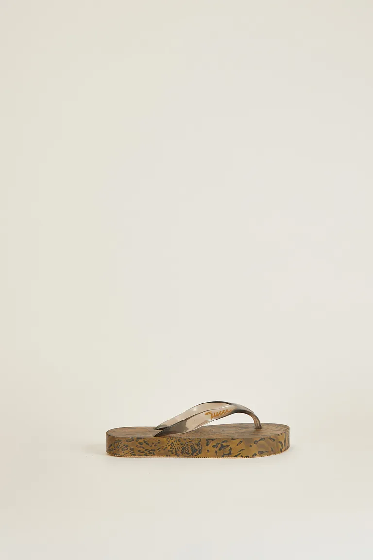 Ojotas de diseño exclusivo, ideales para lucir fresca y canchera este verano de Tucci en Ojotas para argentina