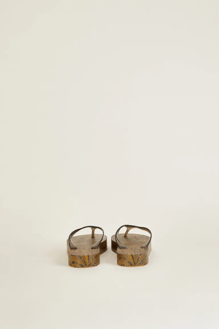 Ojotas de diseño exclusivo, ideales para lucir fresca y canchera este verano de Tucci en Ojotas para argentina