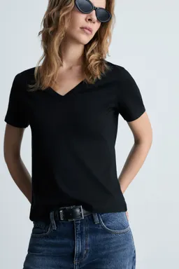 Camiseta algodón cuello pico de Mango en Remeras para argentina