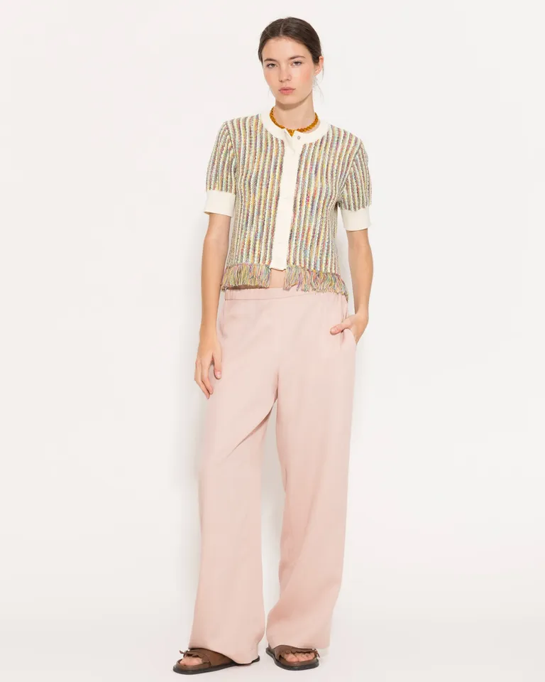 Pantalón recto y versátil en color rosa para una apariencia elegante y femenina de Jazmin Chebar en Pantalones para argentina