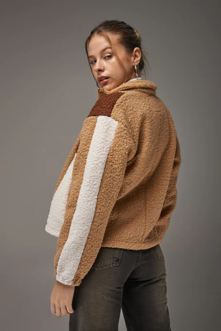 Chaqueta de Lana Marrón con Textura Suave y Diseño Contemporáneo de Apricot en Chaquetas para argentina