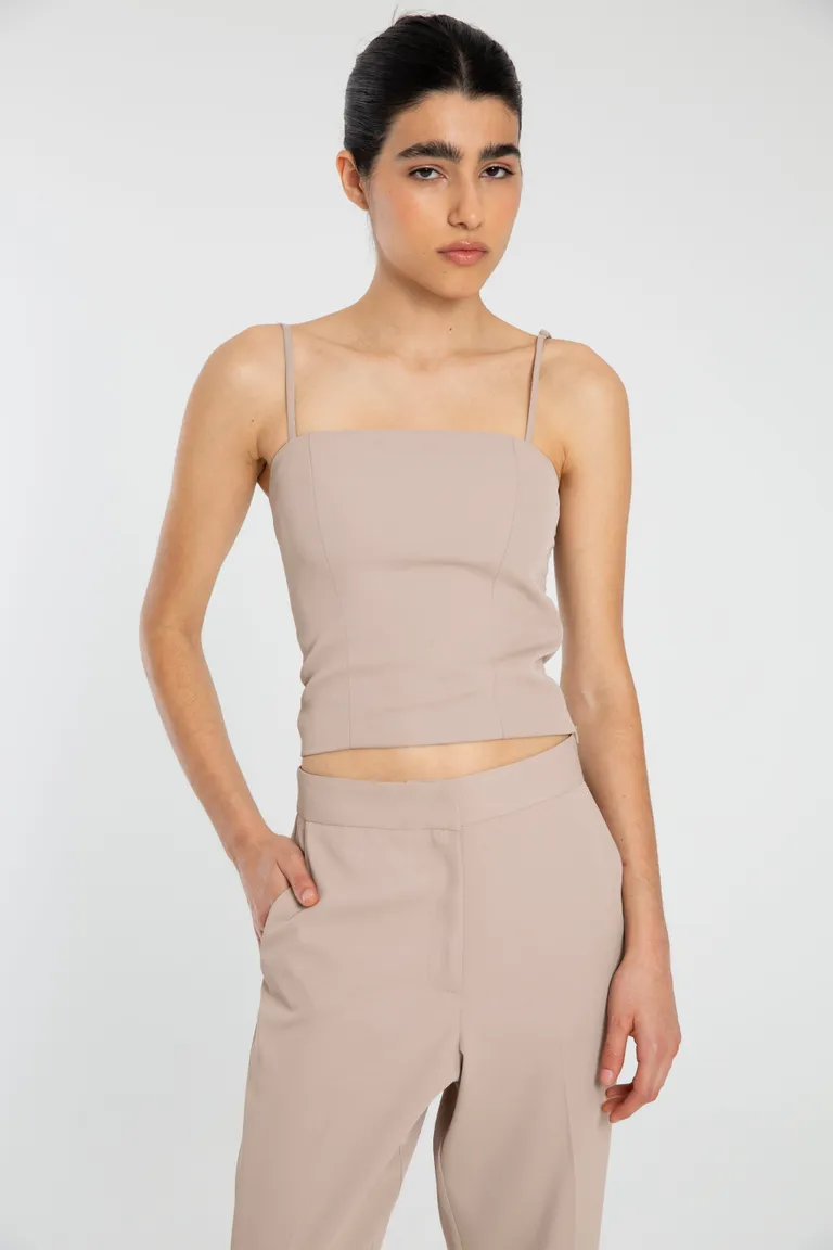 Pantalón recta tobillero en crepe color beige para mujer de Naíma en Pantalones para argentina
