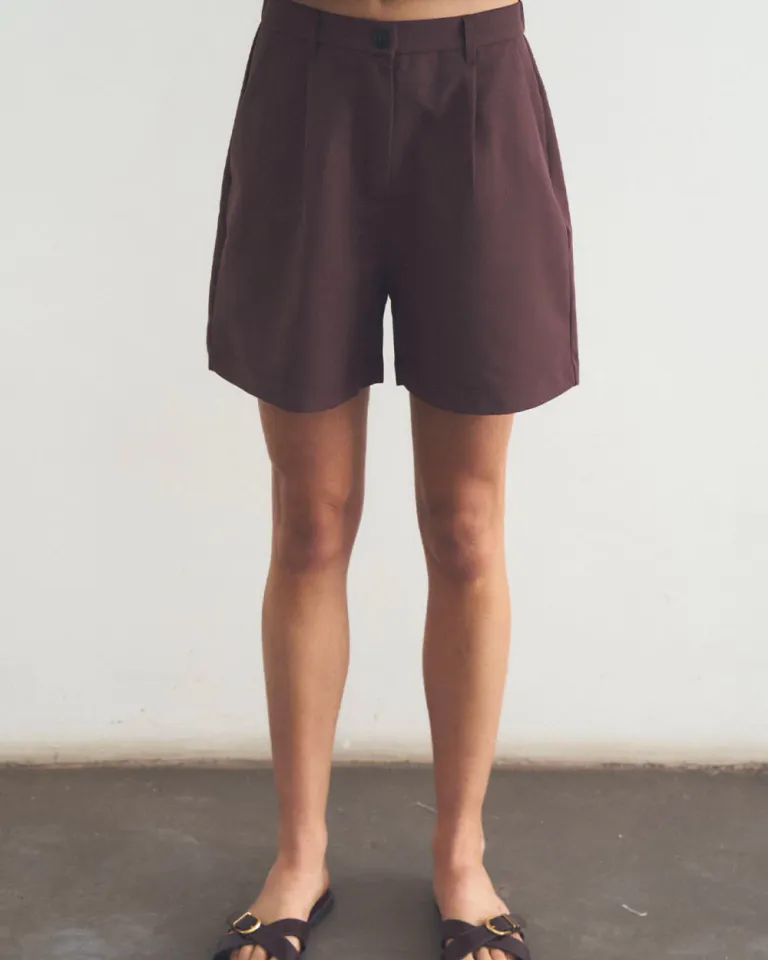 Shorts de tela con pinzas delanteras y bolsillo trasero para mujer de Sky en Shorts para argentina