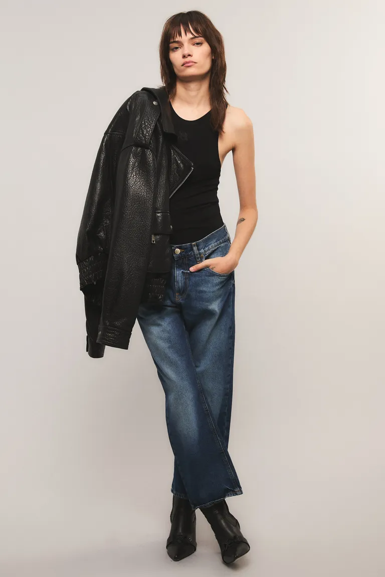 Musculosa de ajuste slim con cuello redondo, sin mangas y detalle de isologo bordado frontal de Kosiuko en Remeras para argentina