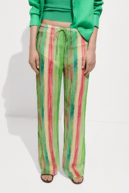 Pantalón semitransparente estampado de Mango en Pantalones para argentina