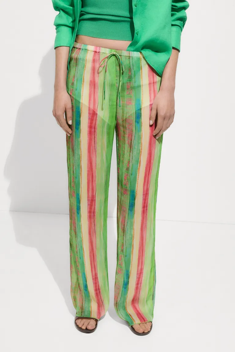 Pantalón semitransparente estampado de Mango en Pantalones para argentina