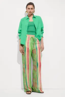 Pantalón semitransparente estampado de Mango en Pantalones para argentina