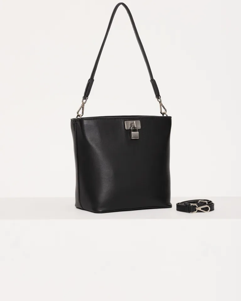 Bolso tote de cuero de tamaño intermedio con cierre metálico y correas ajustables de Jazmin Chebar en Bolsos y Carteras para argentina