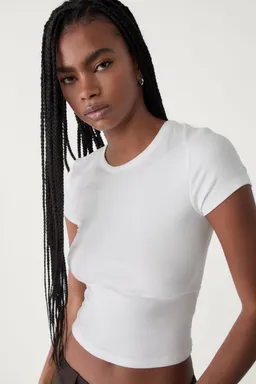 Remera manga corta canalé de Stradivarius en Remeras para argentina