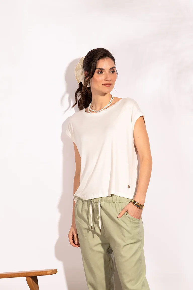 Remera de mangas cortas y escote redondo con corte amplio y calce holgado de Indiastyle en Remeras para argentina