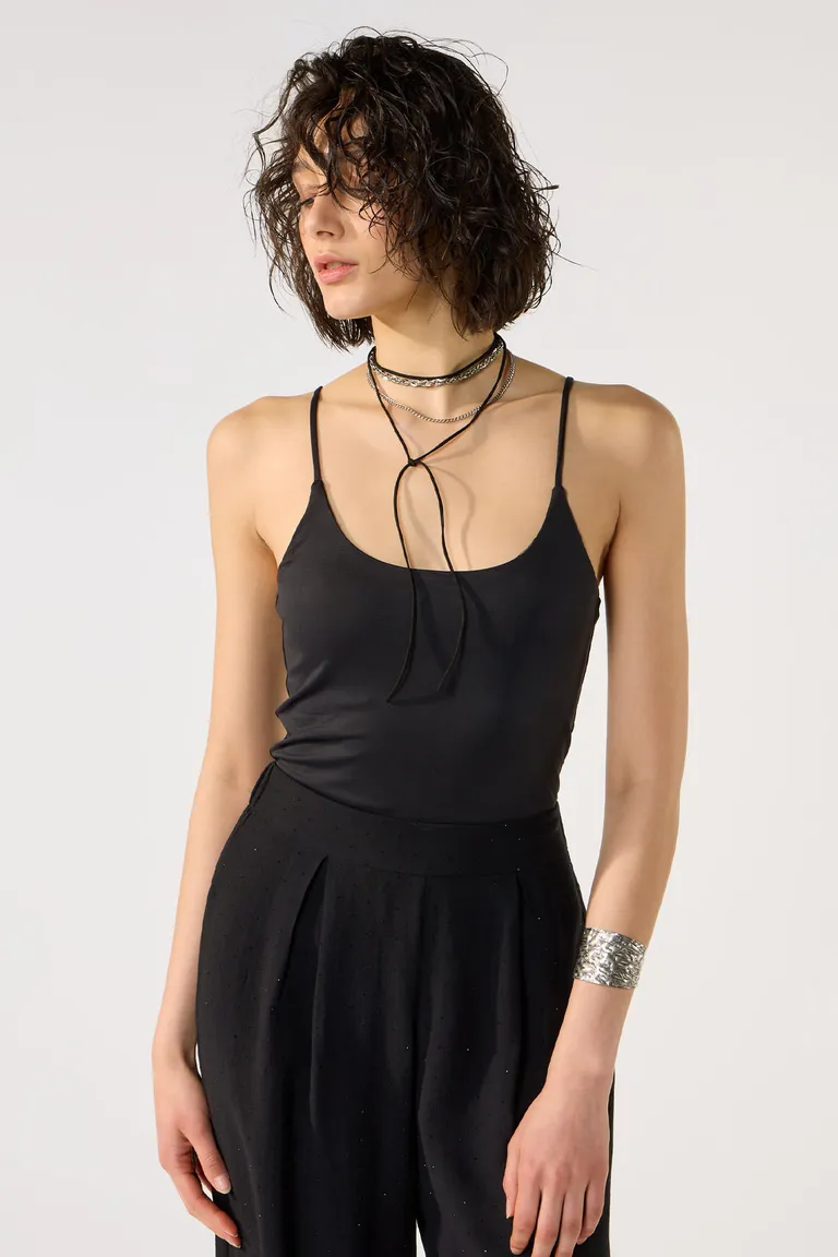 Body de microfibra con escote redondeado profundo y espalda cavada de Cuesta Blanca en Bodies para argentina