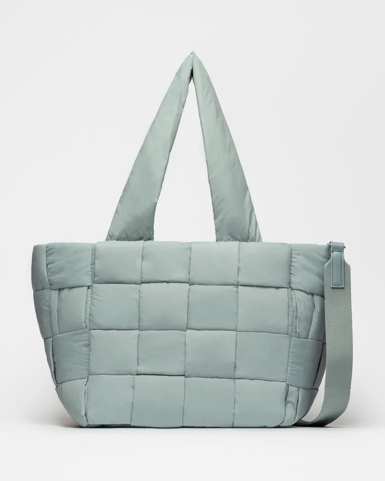 Bolso shopper acolchado y trenzado en nylon, con cierre y bandolera regulable de Prüne en Bolsos y Carteras para argentina