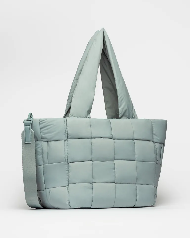Bolso shopper acolchado y trenzado en nylon, con cierre y bandolera regulable de Prüne en Bolsos y Carteras para argentina