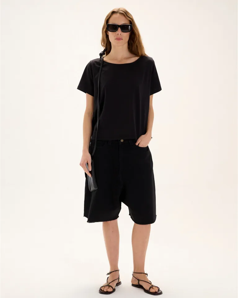 Remera de manga corta con escote redondo en material premium de Blue Sheep en Remeras para argentina