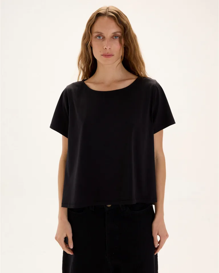 Remera de manga corta con escote redondo en material premium de Blue Sheep en Remeras para argentina