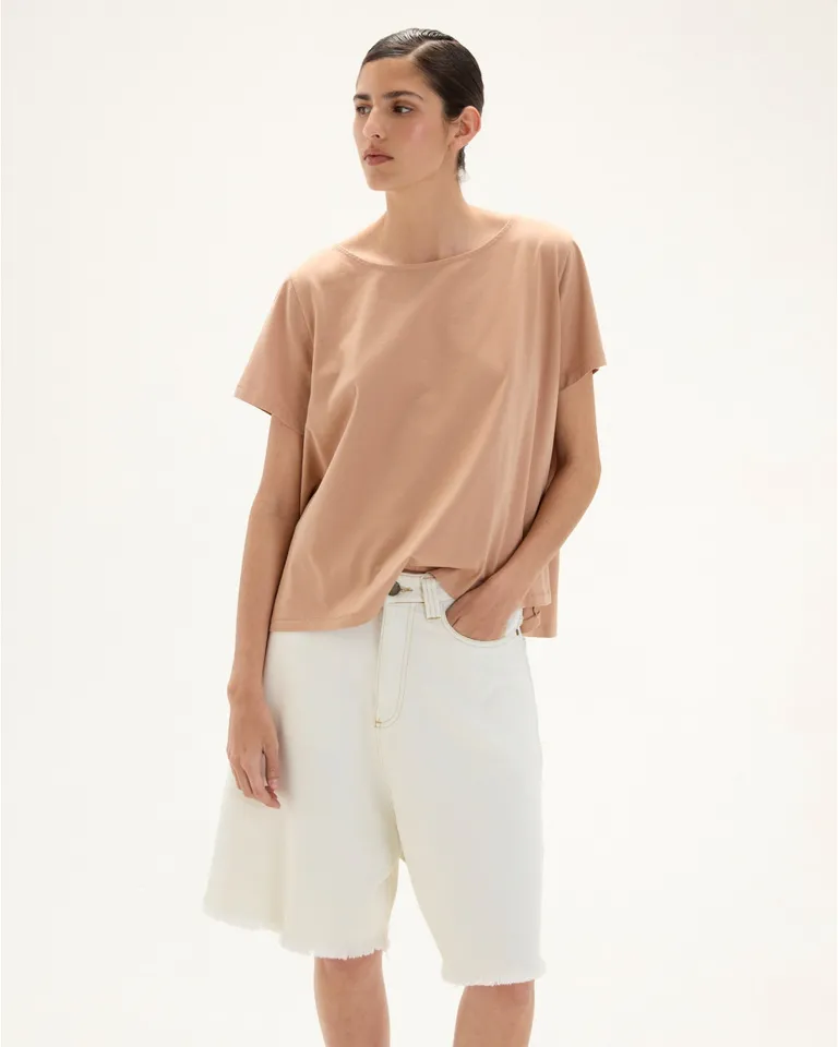 Remera de manga corta con escote redondo en material premium de Blue Sheep en Remeras para argentina