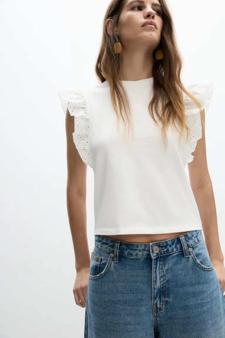 Camiseta volantes bordado suizo de Lefties en Blusas para argentina