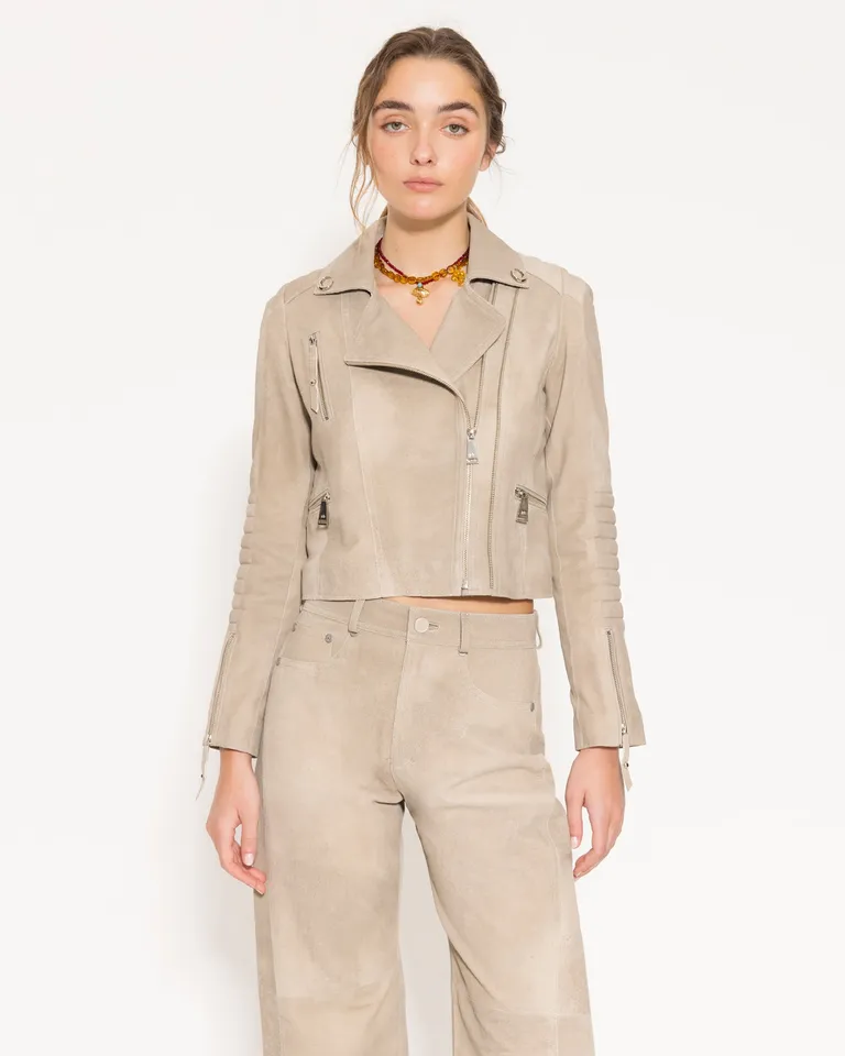 Chaqueta de cuero beige con recortes y cierre metálico de Jazmin Chebar en Chaquetas para argentina