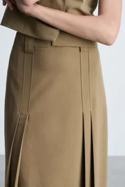 Falda traje con tablas de Mango en Faldas para argentina