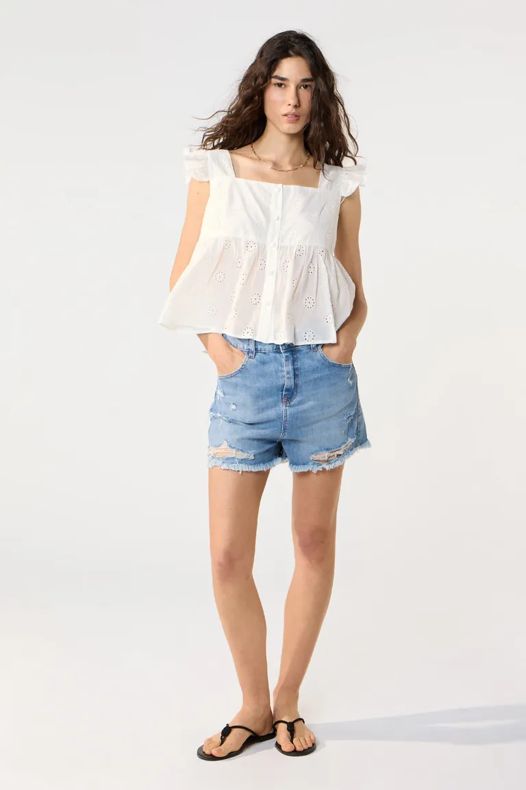 Shorts de denim de tiro alto con roturas y lavado desgastado de Cuesta Blanca en Shorts para argentina