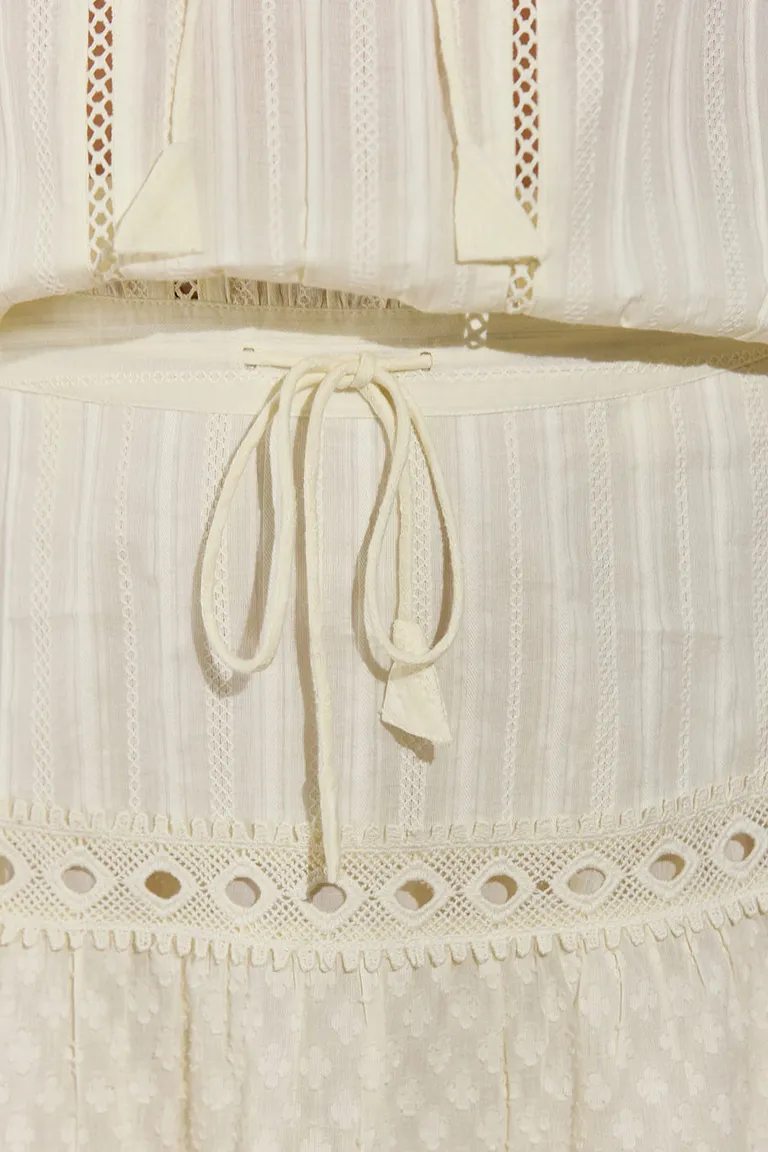 Vestido blanco sin mangas de cuello mao y frunces en la falda de Indiastyle en Vestidos para argentina