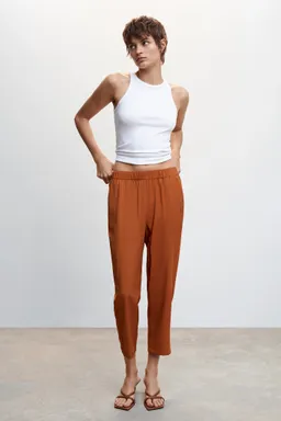 Pantalón con cintura elástica de Mango en Pantalones para argentina