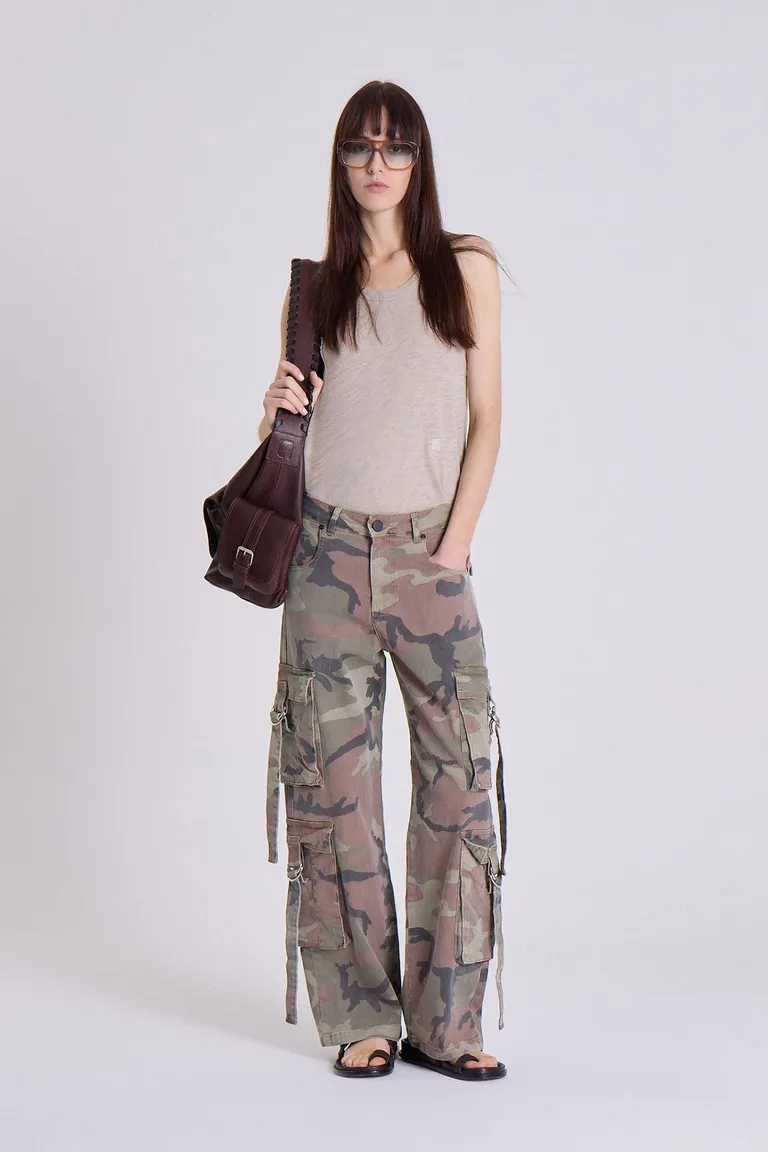 Pantalones cargo de gabardina camuflada con bolsillos para mujer de Maria Cher en Pantalones para argentina