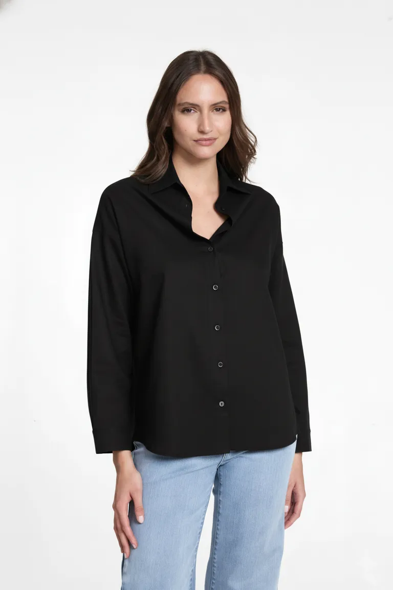 Camisa negra de lino con diseño volumétrico en las mangas de Justaosadia en Camisas para argentina