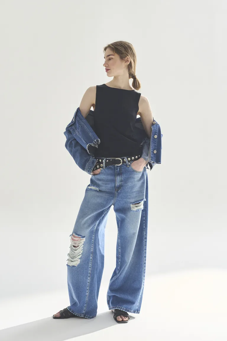 Pantalones de mezclilla holgados y desenfadados para un estilo casual y moderno de Akiabara en Pantalones para argentina