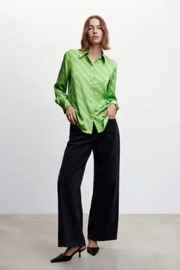 Camisa fluida satinada de Mango en Camisas para argentina