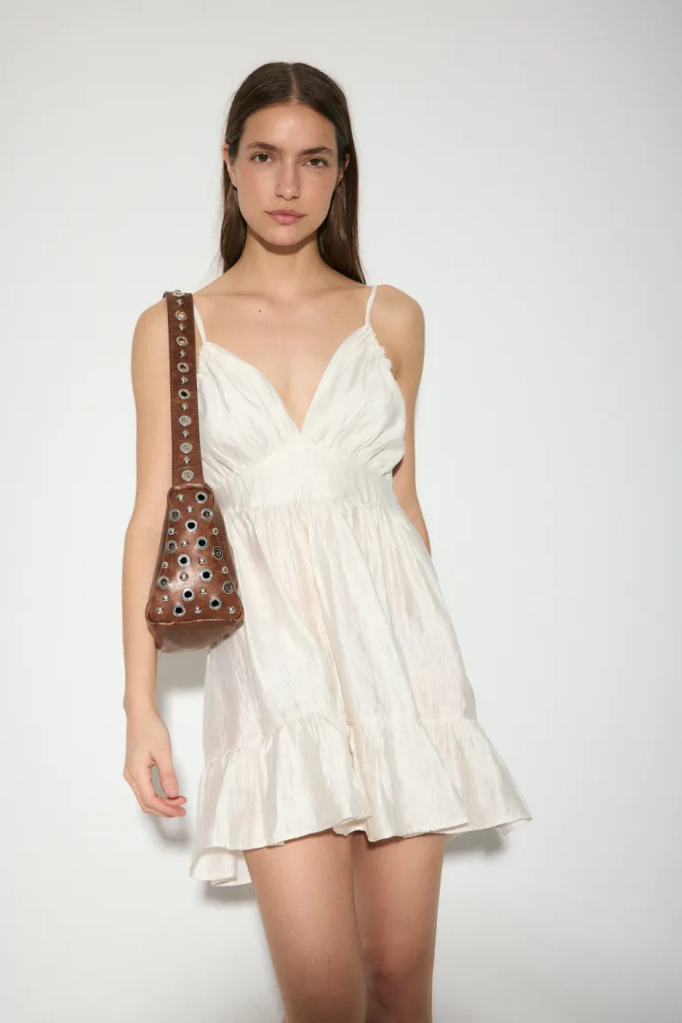 Vestido veraniego con escote en V y cintura ajustada de Audaz en Vestidos para argentina