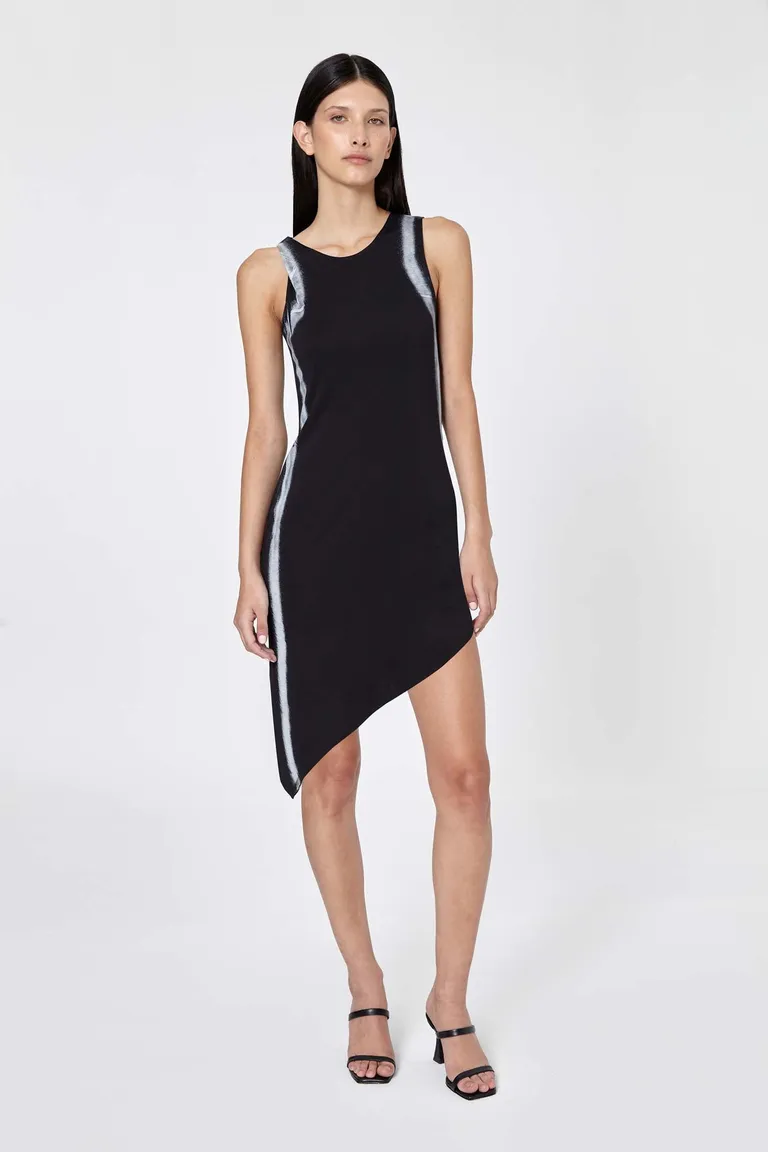 Vestido corto negro de diseño modular y asimétrico de Naíma en Vestidos para argentina