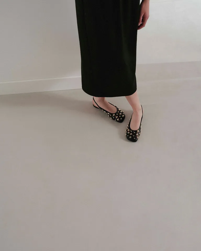 Sandalias de cuero negro con detalles metálicos para mujer de Prüne en Sandalias para argentina