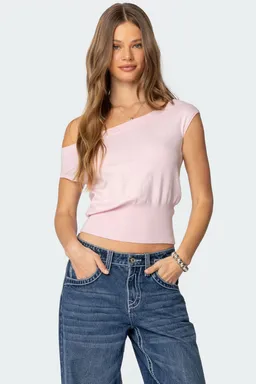 Top tejido hombros descubiertos michaela de Edikted en Tops para argentina
