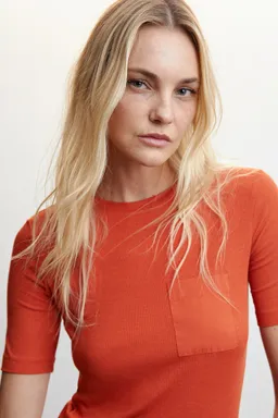 Remera bolsillo cuello redondo de Mango en Remeras para argentina