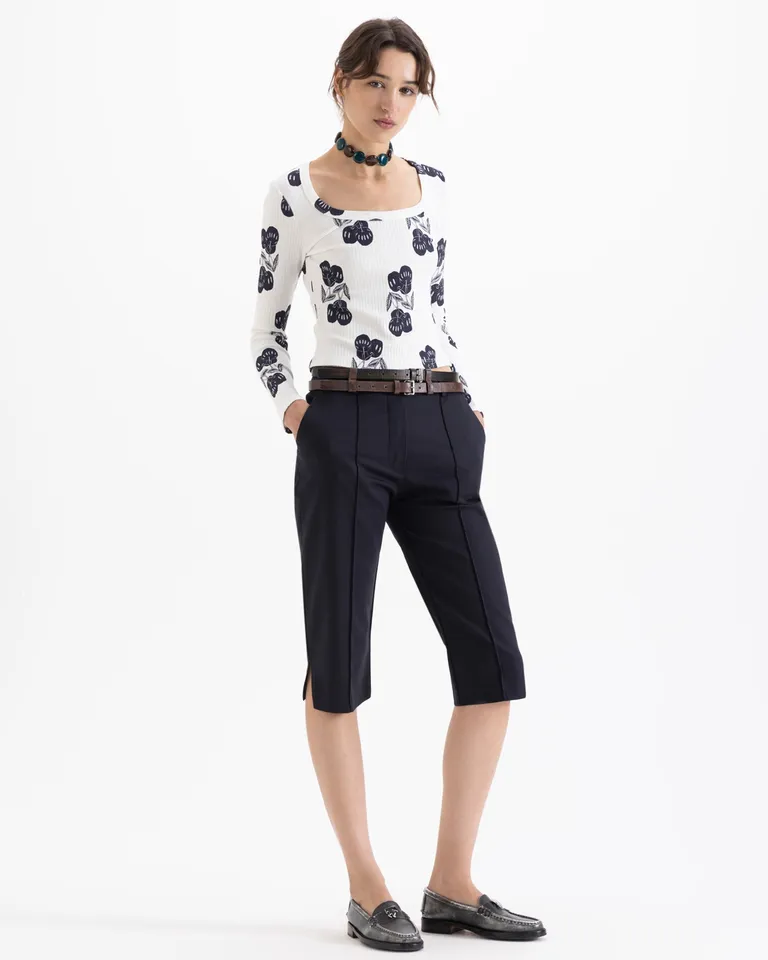 Remera manga larga al cuerpo con estampado de motivos frutales y escote redondo de Jazmin Chebar en Remeras para argentina