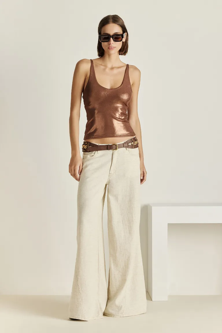 Top escotado ajustado con acabado metalizado brillante y tirantes finos de Tucci en Tops para argentina