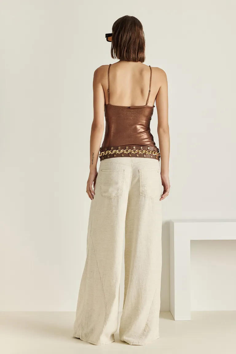 Top escotado ajustado con acabado metalizado brillante y tirantes finos de Tucci en Tops para argentina