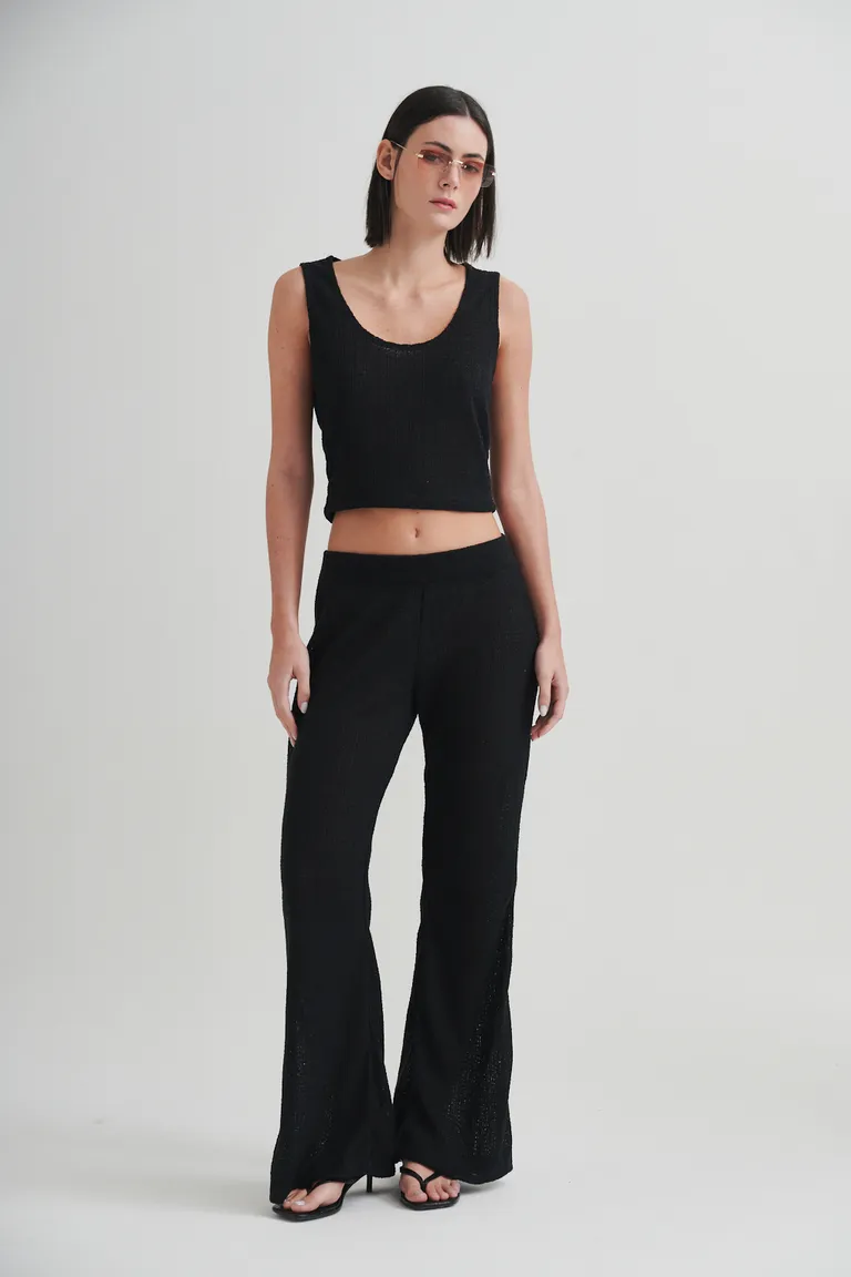 Pantalón recto de diseño moderno y fresco en tela ligeramente calada de Sweet en Pantalones para argentina